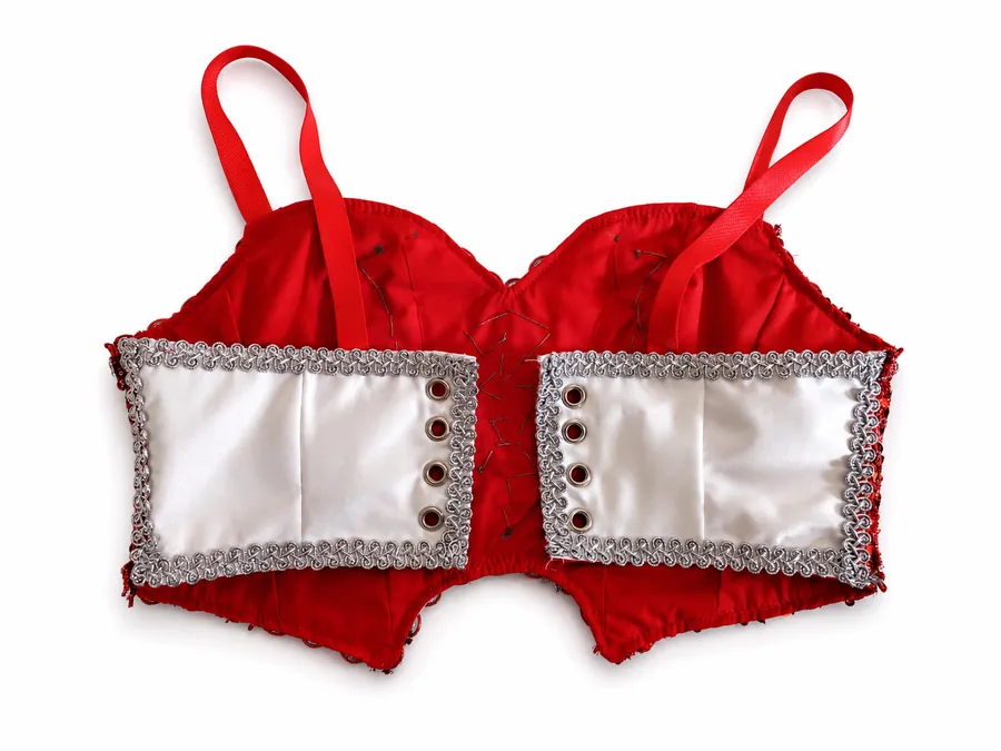 Peto de mujer, color Rojo, vista de espalda